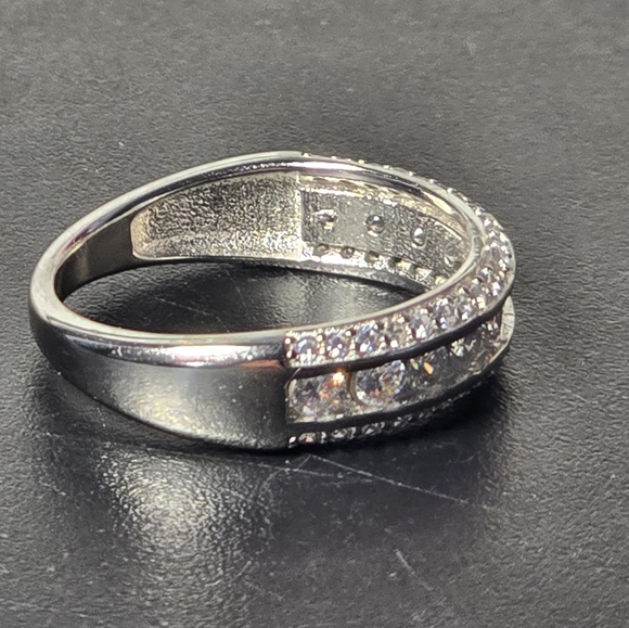 Elegant 925 Silver Band with Sparkling Accents Size 9.5 - Picture 4 of 4